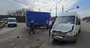 На месте ДТП с участием микроавтобуса в Обнинске - РИА Новости, 1920, 03.04.2026