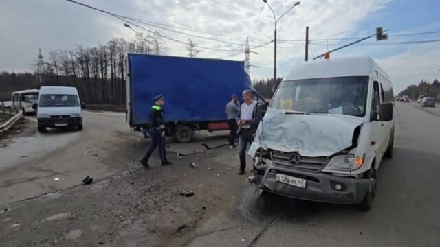 На месте ДТП с участием микроавтобуса в Обнинске - РИА Новости, 1920, 03.04.2026