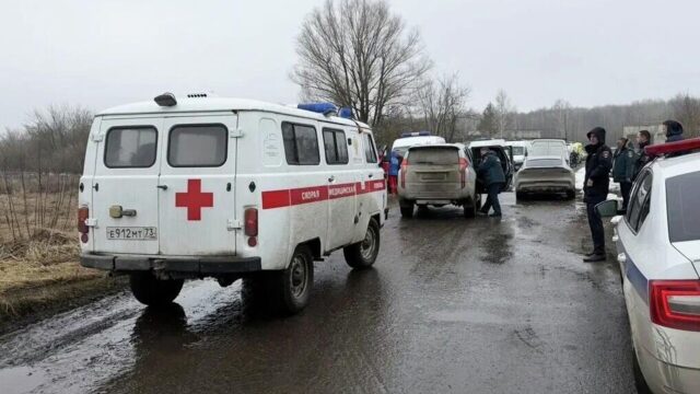 Автомобили скорой помощи на месте схода семи вагонов пассажирского поезда №302 Челябинск-Москва - РИА Новости, 1920, 03.04.2026