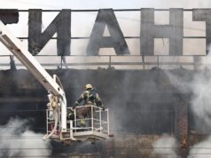 Сотрудники противопожарной службы МЧС РФ на месте пожара в торговом центре Гиант в Калининграде - РИА Новости, 1920, 05.04.2026