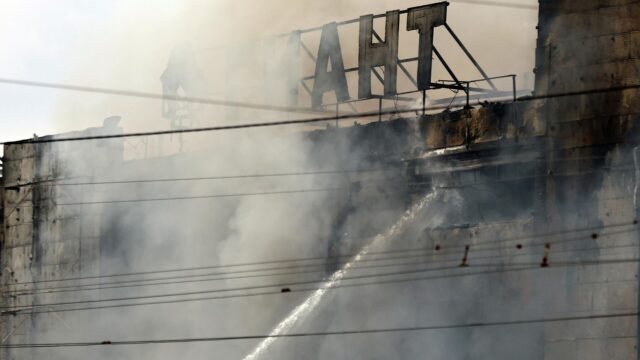 Посетитель рассказал, как вернулся в горящий ТЦ в Калининграде за документами Пожар в торговом центре в Калининграде - РИА Новости, 1920, 05.04.2026