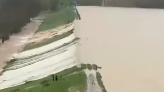 МЧС: в Дагестане эвакуировали более четырех тысяч человек из-за прорыва дамбы Прорыв дамбы на Геджухском водохранилище - РИА Новости, 1920, 06.04.2026