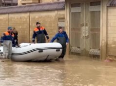 Меликов: в Дагестане оползень смыл 3 машины, двоих пассажиров спасти не удалось Сотрудники МЧС работают на месте подтоплений в Махачкале - РИА Новости, 1920, 06.04.2026