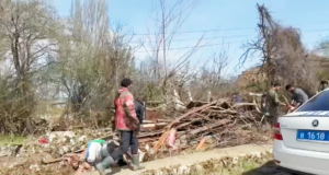 Местные жители и волонтеры ликвидируют последствия наводнения в Дагестане - РИА Новости, 1920, 07.04.2026