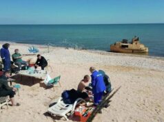 Спасшиеся с затонувшего в Азовском море сухогруза Волго-Балт моряки - РИА Новости, 1920, 09.04.2026