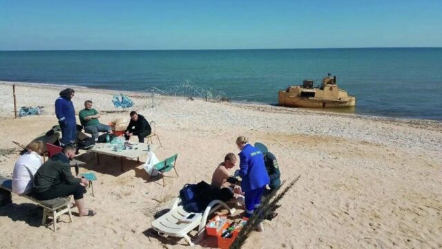 Спасшиеся с затонувшего в Азовском море сухогруза Волго-Балт моряки - РИА Новости, 1920, 09.04.2026