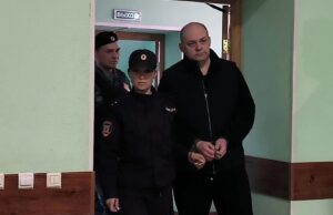 Экс-губернатор Курской области Алексей Смирнов перед заседанием в Ленинском районном суде Курска - РИА Новости, 1920, 06.04.2026