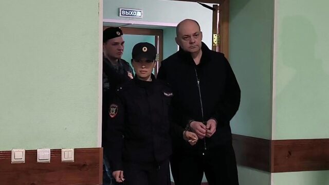 Экс-губернатор Курской области Алексей Смирнов перед заседанием в Ленинском районном суде Курска - РИА Новости, 1920, 06.04.2026