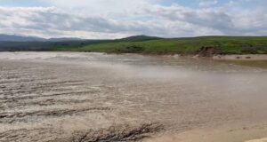 Уровень воды на Геджухском водохранилище в Дагестане спал после прорыва дамбы - РИА Новости, 1920, 07.04.2026