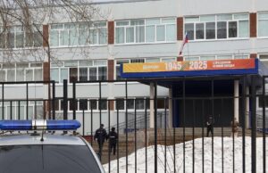 Обстановка у школы в Пермском крае, где ученик напал с ножом на учителя - РИА Новости, 1920, 07.04.2026