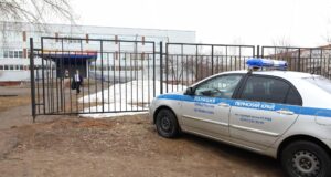 Обстановка у школы в Пермском крае, где ученик напал на учителя - РИА Новости, 1920, 08.04.2026