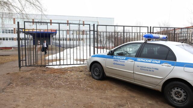 Обстановка у школы в Пермском крае, где ученик напал на учителя - РИА Новости, 1920, 08.04.2026