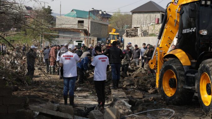 Ликвидация последствий подтоплений в районе Учхоз в Махачкале - РИА Новости, 1920, 07.04.2026