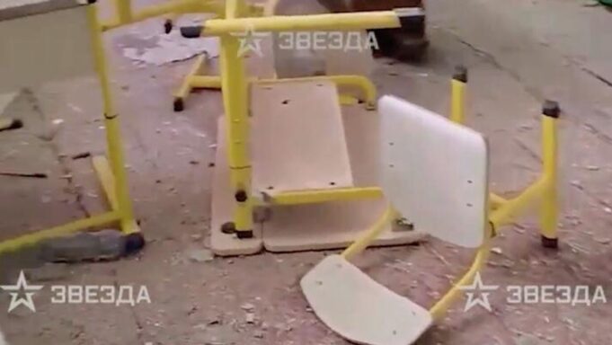 Последствия удара ВСУ по школе в запорожском селе Великая Знаменка - РИА Новости, 1920, 07.04.2026