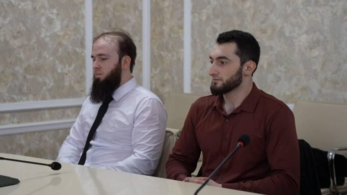 Джанибек Арсланов и Ахмаду Исмаилов на церемонии награждения - РИА Новости, 1920, 07.04.2026