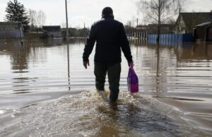 Затопленная в результате разлива реки улица - РИА Новости, 1920, 15.04.2026