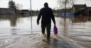 Затопленная в результате разлива реки Тёша улица в поселке Шатки в Нижегородской области, апрель 2026 - РИА Новости, 1920, 14.04.2026