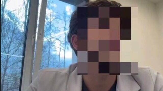 Скриншот видео, на котором пациентка оскорбляет - РИА Новости, 1920, 08.04.2026