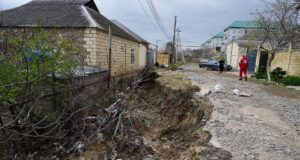 Вид на последствия наводнения у одного из домов - РИА Новости, 1920, 15.04.2026