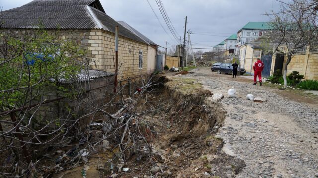 Вид на последствия наводнения у одного из домов - РИА Новости, 1920, 15.04.2026