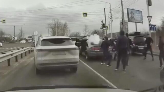 РИА Новости: в Иркутске проводят проверку после дорожного конфликта со стрельбой Дорожный конфликт со стрельбой в Иркутске - РИА Новости, 1920, 09.04.2026