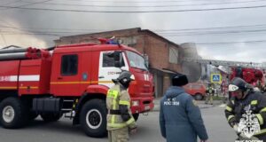 Сотрудники МЧС на месте происшествия во Владикавказе - РИА Новости, 1920, 17.04.2026