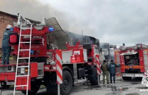 Сотрудники МЧС на месте происшествия во Владикавказе - РИА Новости, 1920, 10.04.2026