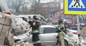 Сотрудники МЧС на месте происшествия во Владикавказе - РИА Новости, 1920, 13.04.2026