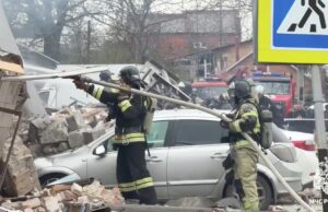 Сотрудники МЧС на месте происшествия во Владикавказе - РИА Новости, 1920, 10.04.2026