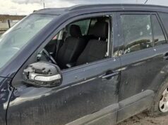 Хинштейн: украинский БПЛА атаковал заправку в курском Льгове, пострадали трое Поврежденный автомобиль после атаки украинского БПЛА на заправку во Льгове во время пасхального перемирия - РИА Новости, 1920, 11.04.2026