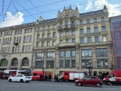 Спасатели у здания на Невском проспекте в Петербурге - РИА Новости, 1920, 13.04.2026