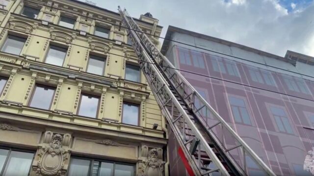 Тушение пожара в здании на Невском проспекте в Петербурге - РИА Новости, 1920, 13.04.2026