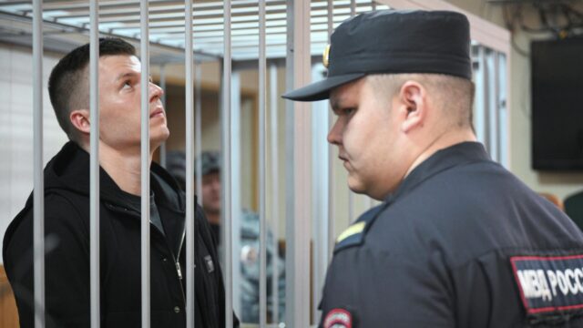 РИА Новости: Меркачева готова поручиться за Чекалина до его отправки в колонию Артем Чекалин на оглашении приговора в Гагаринском районном суде в Москве - РИА Новости, 1920, 14.04.2026