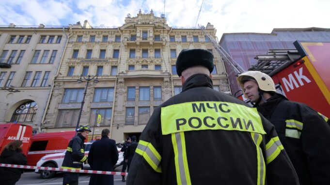 Пожар в жилом доме в Санкт-Петербурге - РИА Новости, 1920, 13.04.2026