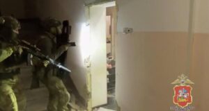 Задержание мужчин, подозреваемых в разбойном нападении и вымогательстве в Мытищах. Кадр видео - РИА Новости, 1920, 14.04.2026