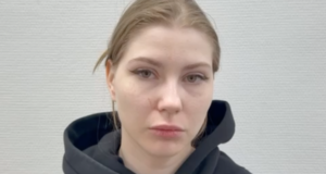 Девушка из Саранска, сделавшая кальян на куличе - РИА Новости, 1920, 15.04.2026