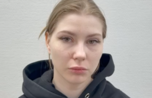 Девушка из Саранска, сделавшая кальян на куличе - РИА Новости, 1920, 15.04.2026