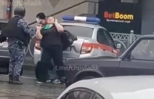 Кадр видео нападения на букмекерскую контору во Владикавказе - РИА Новости, 1920, 14.04.2026