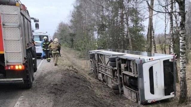Автобус, опрокинувшийся в Московской области - РИА Новости, 1920, 14.04.2026