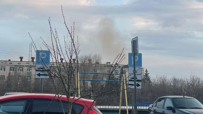 Дым в районе порохового завода в Казани - РИА Новости, 1920, 15.04.2026