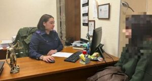 Допрос девушки, которая выложила фото кулича и секс-игрушки - РИА Новости, 1920, 15.04.2026