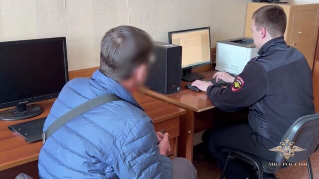 Задержанный мужчина, избивший мальчика ложкой для обуви - РИА Новости, 1920, 16.04.2026