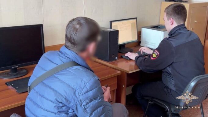 Задержанный мужчина, избивший мальчика ложкой для обуви - РИА Новости, 1920, 16.04.2026