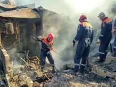 Спасатели Туапсинского и Сочинского отрядов Кубань-СПАС разбирают конструкции частного дома, разрушенного в результате атаки украинских БПЛА в ночь на 16 апреля - РИА Новости, 1920, 18.04.2026