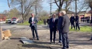 Глава Северной Осетии Сергей Меняйло на месте взрыва во Владикавказе - РИА Новости, 1920, 17.04.2026