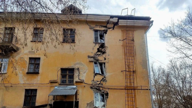 Режим ЧС объявлен в нижегородской Балахне из-за угрозы разрушения жилого дома - РИА Новости, 1920, 17.04.2026