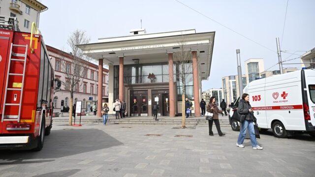 Машины экстренных служб у станции Московского метрополитена Чистые пруды - РИА Новости, 1920, 21.04.2026
