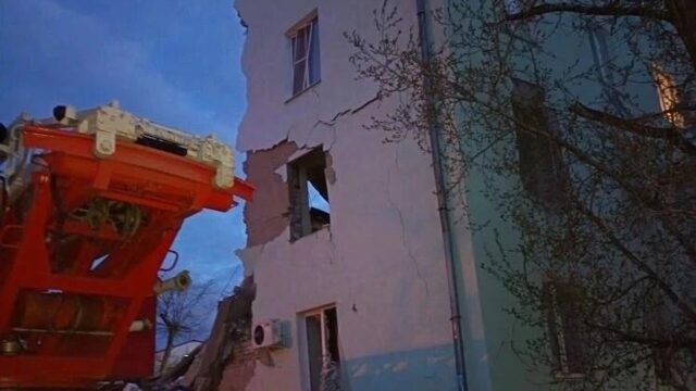 Частичное обрушение подъезда дома в Сызрани - РИА Новости, 1920, 22.04.2026