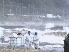 Работы по ликвидации разлива нефтепродуктов в Туапсе - РИА Новости, 1920, 30.04.2026