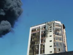 Дым от пожара на нефтеперерабатывающем заводе в Туапсе после атаки ВСУ - РИА Новости, 1920, 29.04.2026